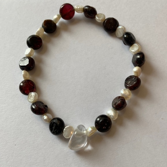 Garnet, Pearl & Clear Quartz Bracelet - Picture 1 of 4